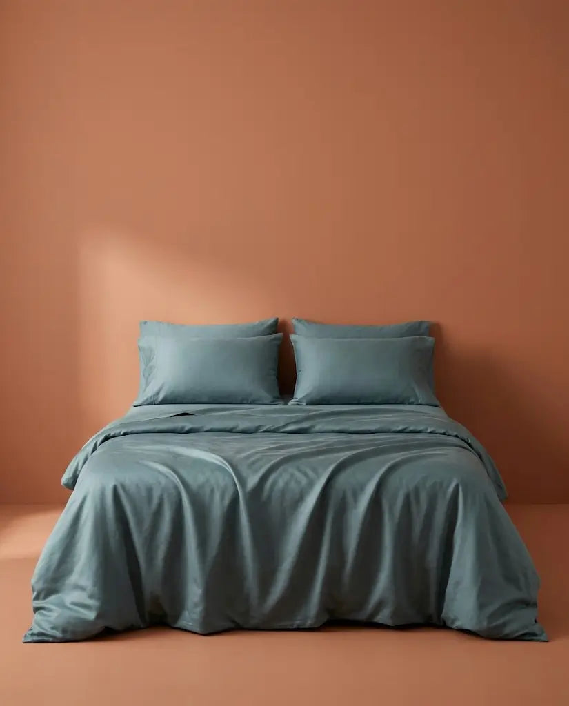 Taies d'oreiller satin de coton Ardoise – sur le lit