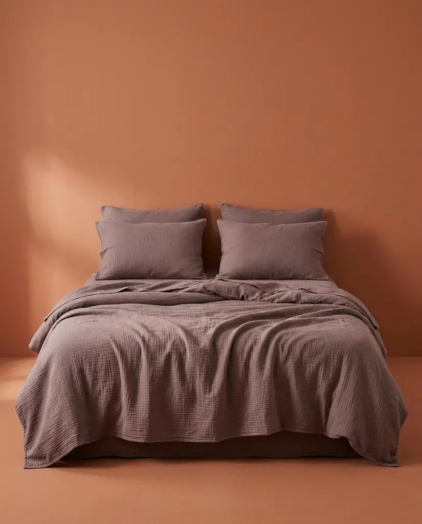 Taies d'oreiller gaze de coton Myrtille – sur le lit